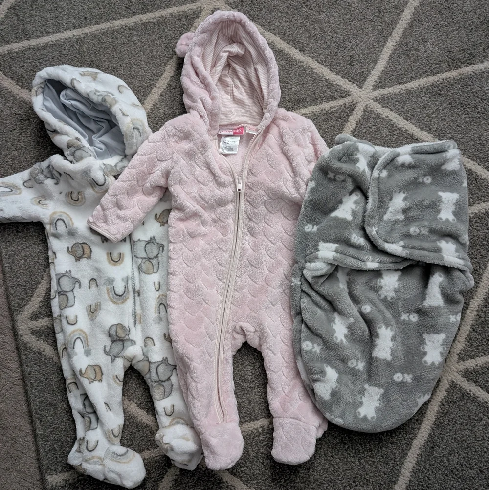 Bundle Baby Girls Fleece Footed Pajamas And Swaddle - Picture 1 of 7